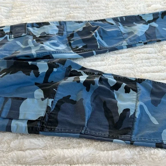 Y2K Vintage Camo Blue Cargo Pants - Picture 7 of 16